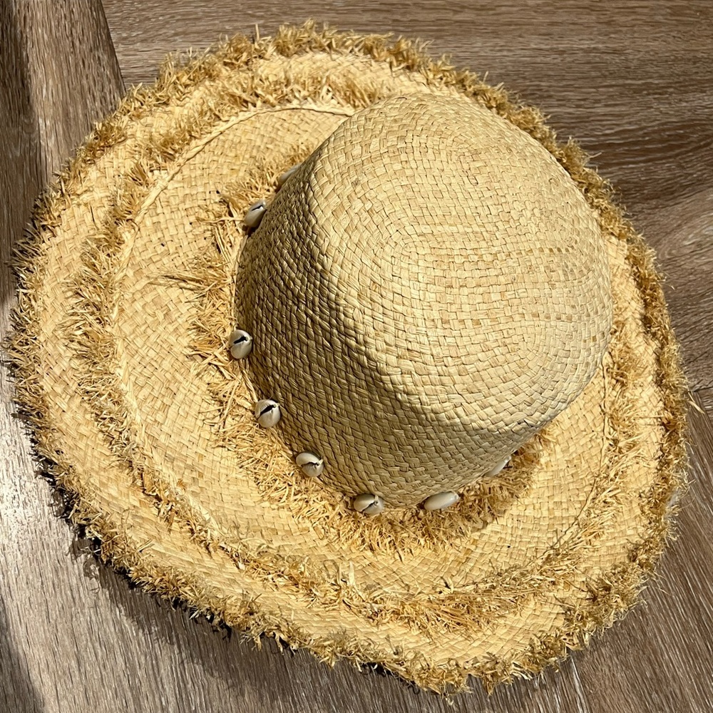 L SPACE beach hat (1 shell missing) worn once